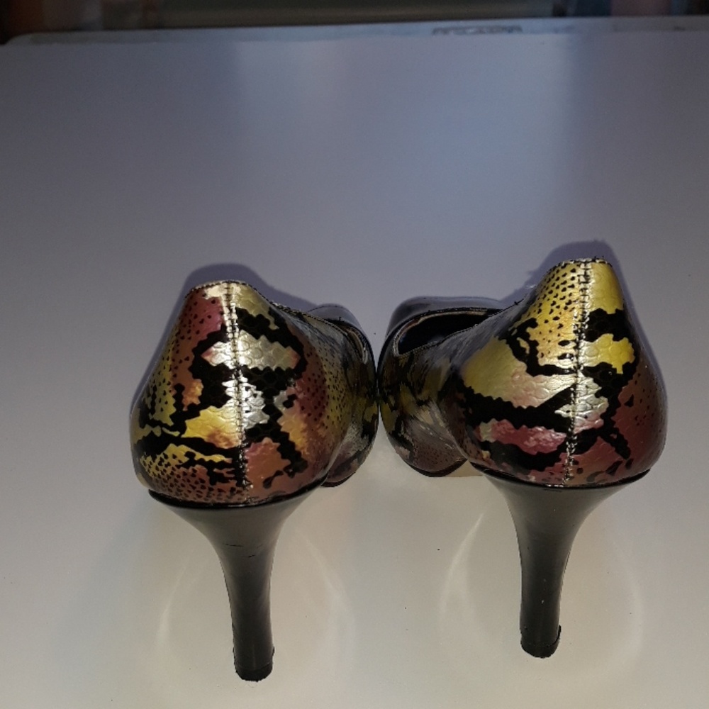 Heels - Picture 3 of 4